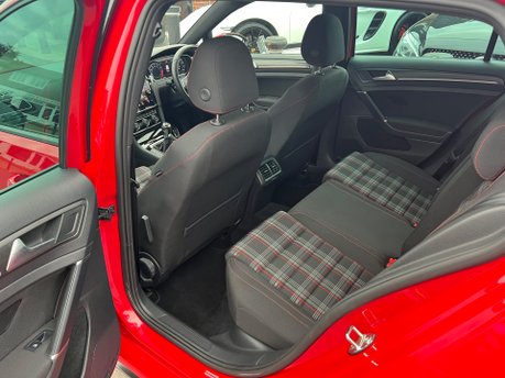 Volkswagen Golf GTI TSI 30