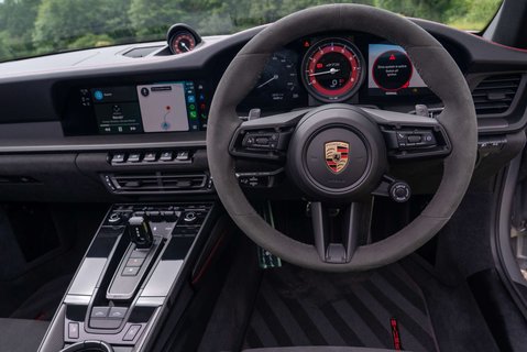 Porsche 911 Targa 4 GTS PDK 11