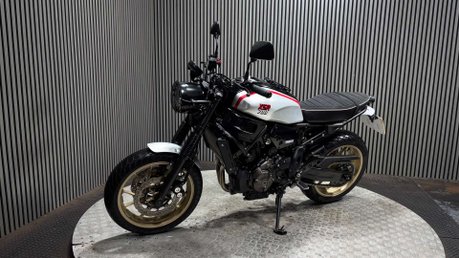 Yamaha XSR700 700 XTRIBUTE 2020 ONLY 5K AKRAPOVIC EXHAUST MODERN RETRO A2 5