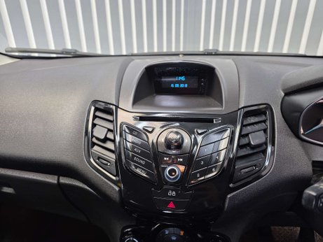 Ford Fiesta 1.6 Zetec Hatchback 5dr Petrol Powershift Euro 5 (105 ps) 7