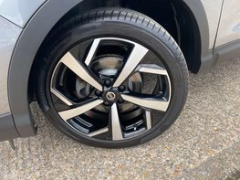 Nissan Qashqai 1.3 Qashqai N-Motion DiG-T 5dr 3