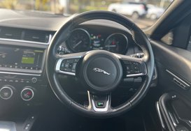Jaguar E-Pace R-DYNAMIC SE 33