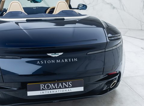 Aston Martin DB12 Volante 37