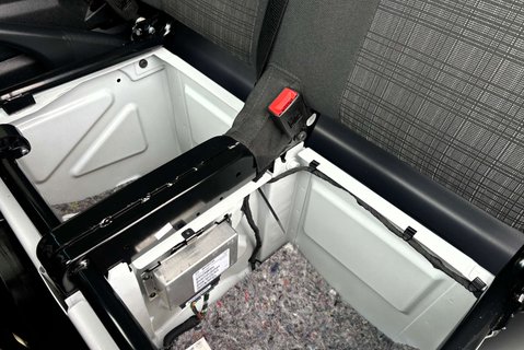 Mercedes-Benz Sprinter 516 Cdi 4x4 Lwb Hr Panel Van - Tail Lift / Air Con 18