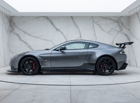 Aston Martin Vantage GT8 5