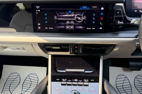 Porsche Cayenne V6 E-HYBRID BLACK EDITION -MATRIX LEDS -360 CAMS -WHITE LEATHER INTERIOR 72