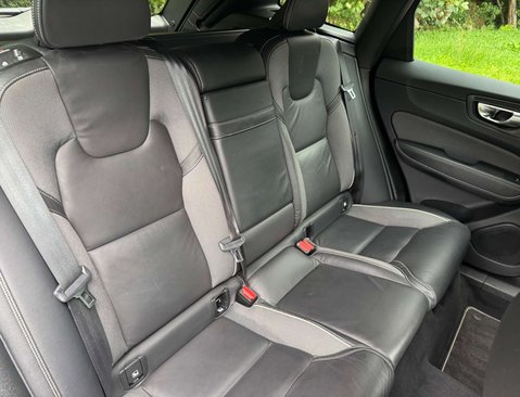 Volvo XC60 2.0 XC60 R-Design B5 MHEV Auto 5dr 40