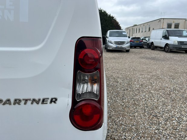 Peugeot Partner SWB L1H1 Low Roof Professional Air Con EURO 6 NO VAT 21