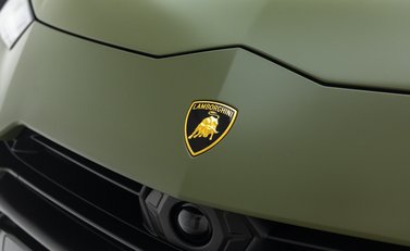 Lamborghini Urus PERFORMANTE 44