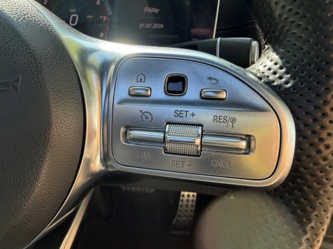 Mercedes-Benz E Class E 300 AMG LINE PREMIUM 32
