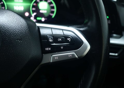 Volkswagen Golf 1.4 TSI 13kWh Style Hatchback 5dr Petrol Plug-in Hybrid DSG Euro 6 (s/s) (2 40