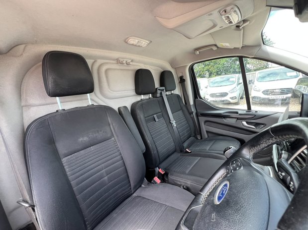 Ford Transit Custom SWB L1H1 Low Roof Limited 300 Air Con Alloys Sensors EURO 6 NO VAT 27