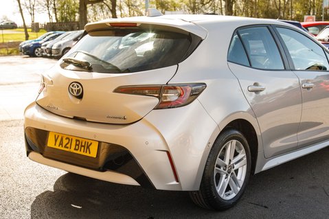 Toyota Corolla ICON TECH 8