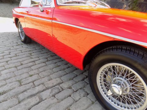 MG B GT 18