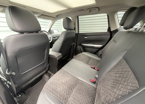 Suzuki Vitara SZ5 BOOSTERJET MHEV 10