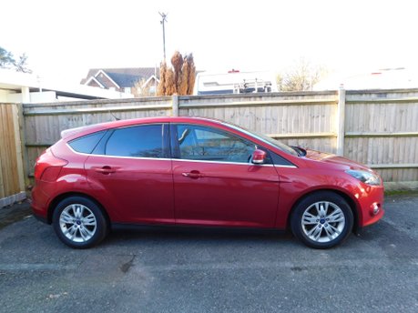 Ford Focus 1.0 TITANIUM NAVIGATOR 5 Dr 3