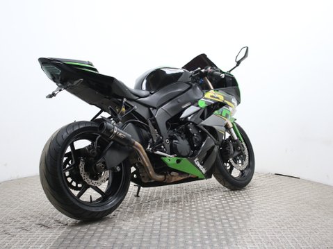 Kawasaki ZX-6R ZX600RBF 10