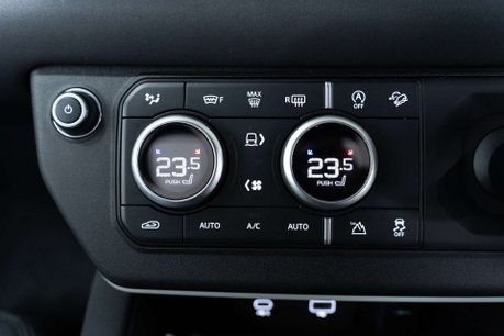 Land Rover Defender 3.0 Defender X-Dynamic SE D MHEV Auto 4WD 3dr 32