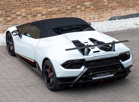 Lamborghini Huracan Spyder LP640-4 Performante 8