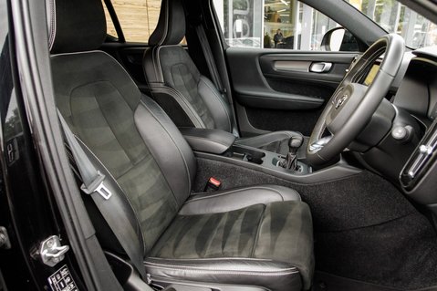 Volvo XC40 T3 R-DESIGN 36