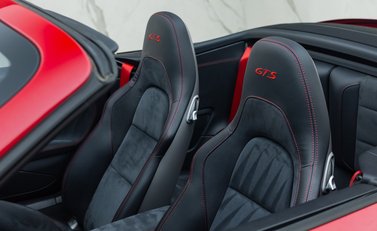 Porsche 911 Carrera GTS CABRIOLET (991.2) 34