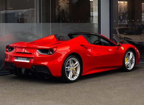 Ferrari 488 SPIDER 4