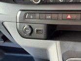Vauxhall Vivaro LWB L2H1 [SOLD CM] Low Roof Sportive 2900 Air Con Sensors EURO 6 NO VAT 31