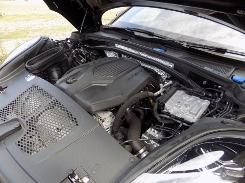 Porsche Macan 2.0T PDK 4WD SUV 61