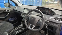 Peugeot 2008 1.2 PureTech Signature SUV 5dr Petrol EAT Euro 6 (s/s) (130 ps) 20