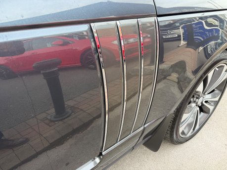 Land Rover Range Rover 5.0 P565 V8 SV Autobiography Dynamic SUV 5dr Petrol Auto 4WD Euro 6 560BHP 18