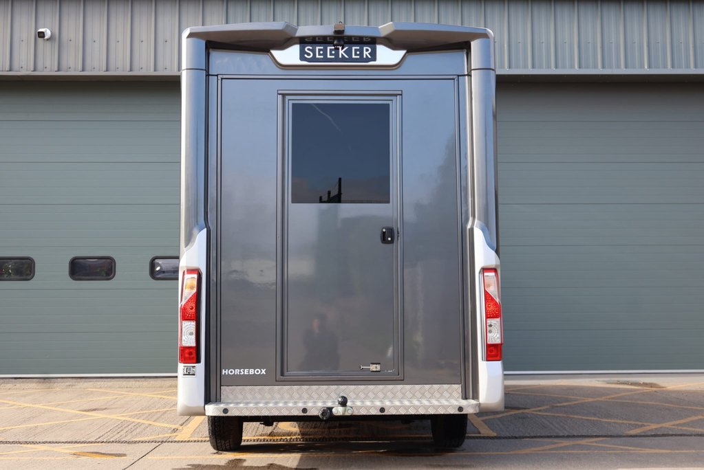 Renault Master 3.5 ton Coach Built Freddie Gover Horsebox with uprated suspension alloys  5