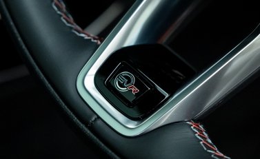 Jaguar F-Pace SVR 12