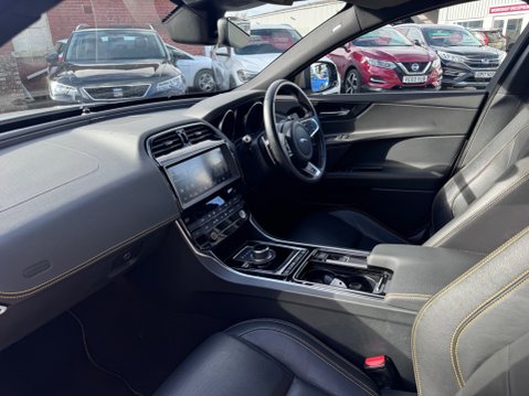 Jaguar XE SPORT 10