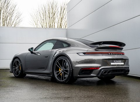 Porsche 911 Turbo S (992) 4