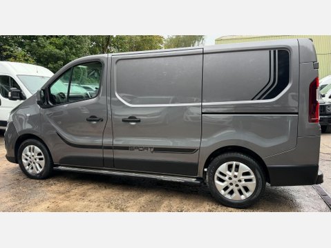 Renault Trafic 1.6 dCi ENERGY 27 Sport Nav Panel Van 5dr Diesel Manual SWB Standard Roof E 17
