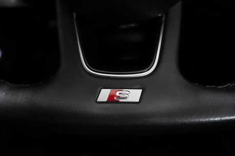 Audi A4 2.0 TFSI 40 Black Edition Estate 5dr Petrol S Tronic Euro 6 (s/s) (204 ps) 12