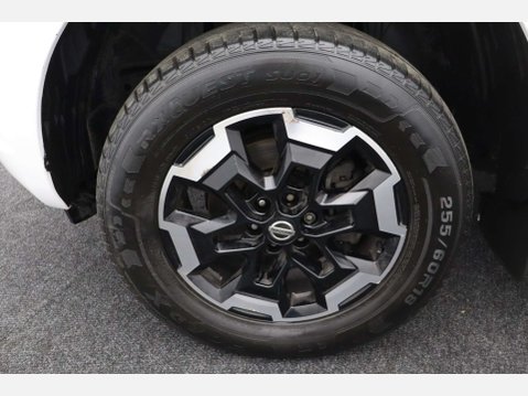 Nissan Navara 2.3 Navara Tekna dCi Auto 4WD 5dr 61