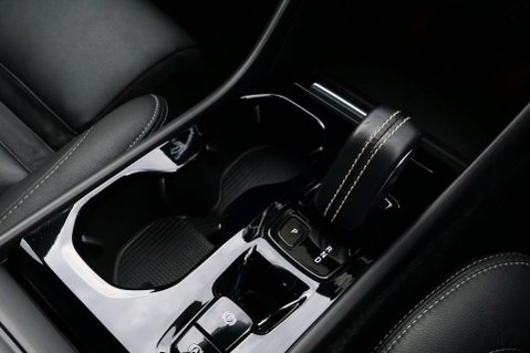 Volvo XC40 2.0 XC40 R-Design Pro B4 MHEV AWD Auto 4WD 5dr 41