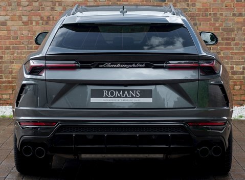 Lamborghini Urus 5