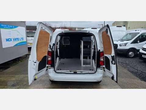 Toyota Proace City design L1 H1 SWB 1.5d 100ps eu6 nav 6 Speed 23