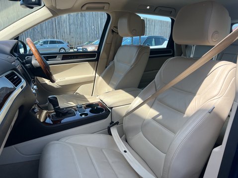 Volkswagen Touareg 3.0 TDI V6 BlueMotion Tech SE SUV 5dr Diesel Tiptronic 4WD Euro 6 (s/s) (26 44
