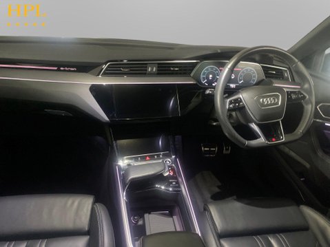 Audi Q8 55 Black Edition SUV 5dr Electric Auto quattro 114kWh (11kW Charger) (408 p 18