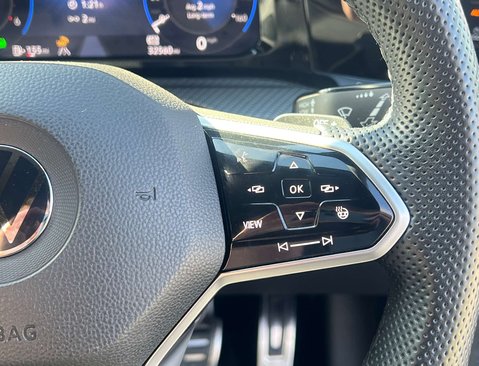 Volkswagen Golf 2.0 Golf R-Line TDI Semi-Auto 5dr 28