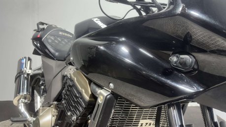 Kawasaki Z ZR750 2005 ONLY 20K NEW MOT SERVICED COMMUTER BIKE 750CC 35