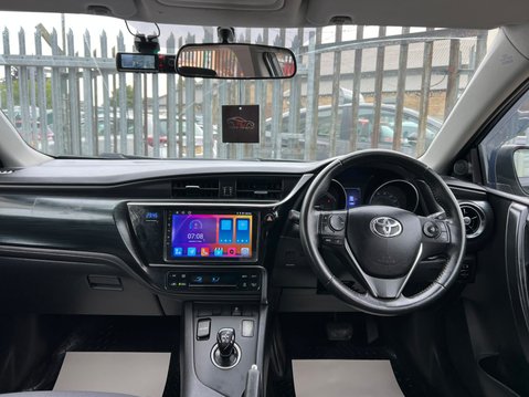 Toyota Auris VVT-I ACTIVE TOURING SPORTS 28