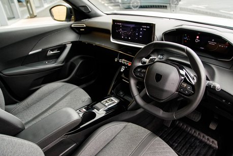 Peugeot 2008 PURETECH EAT8 S/S ALLURE