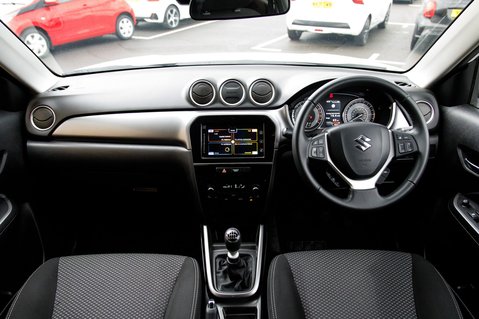 Suzuki Vitara SZ-T BOOSTERJET MHEV 3