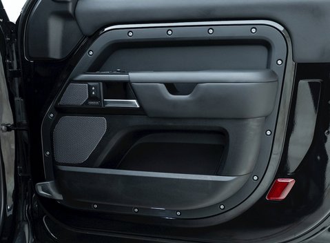 Land Rover Defender 90 V8 Bond Edition 20