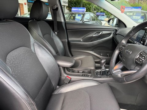 Hyundai i30 1.6 CRDi Blue Drive Premium Euro 6 (s/s) 5dr 22