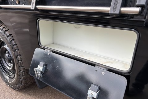 Toyota Hilux Active 4WD D-4D DCB Utility Service Body - Uprated to 3.5t 10